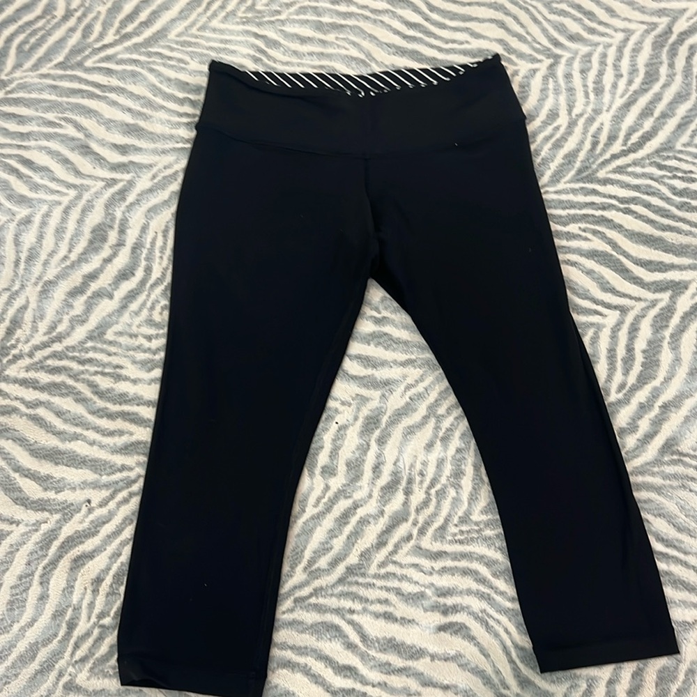 Lululemon knee length low rise reversible yoga pants